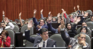 El pleno de la Cámara baja al sufragar en materia de fuero constitucional, ayer. Foto: Especial