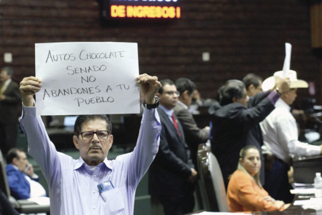 El diputado Manuel López Castillo, ayer, durante la sesión. Foto: Cuartoscuro