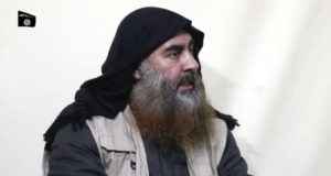 Foto tomada de un website de islamistas radicales que parece mostrar a Abu Bakr al-Baghdadi. Foto: AP