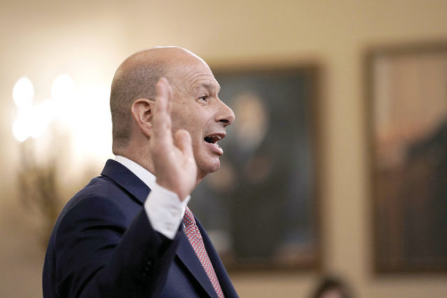 El representante de EU en Bruselas jura decir la verdad, ayer, ante el Congreso. Foto: AP