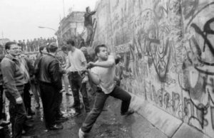 HIJOS de la generación que derribó la barrera comparten a La Razón cómo se viven las consecuencias de la división. Foto: Especial