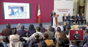 Intercambio del Presidente con periodistas, ayer. Foto: Especial