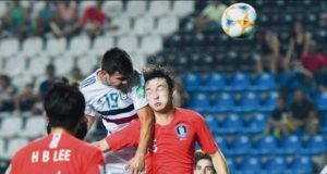 El mexicano Alí Ávila supera la marca del coreano Bang Woojin para marcar de cabeza la diana. IMAGO7